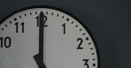 Zmiana czasu na zimowy 2021. Kiedy przestawiamy zegarki? Śpimy godzinę dłużej