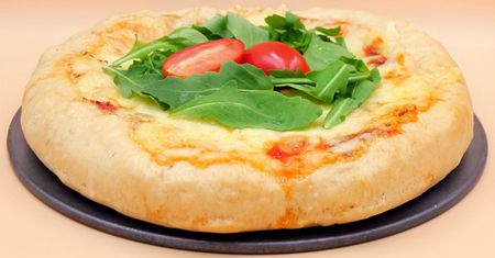 Brzegów tej pizzy na pewno nie zostawisz. Skrywają pyszną niespodziankę
