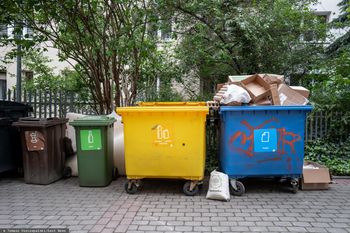 Seniorzy mogą nie płacić za wywóz śmieci. Mało kto wie o tej możliwości