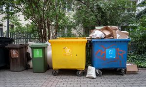 Seniorzy mogą nie płacić za wywóz śmieci. Mało kto wie o tej możliwości