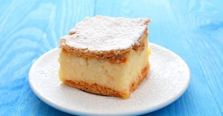 Tę napoleonkę zrobisz bez pieczenia, a krem nie pójdzie w boczki
