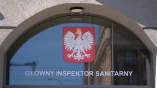 Kraków: Ogromne ilości przeterminowanej żywności, odżywek, suplementów przechwycił sanepid. Sprzedawca działał w recydywie, oferował felerny towar