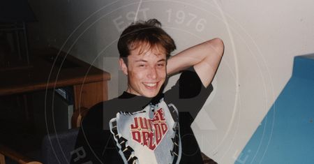 Zemsta byłej dziewczyny Elona Muska? Sprzedała jego zdjęcia ze studiów