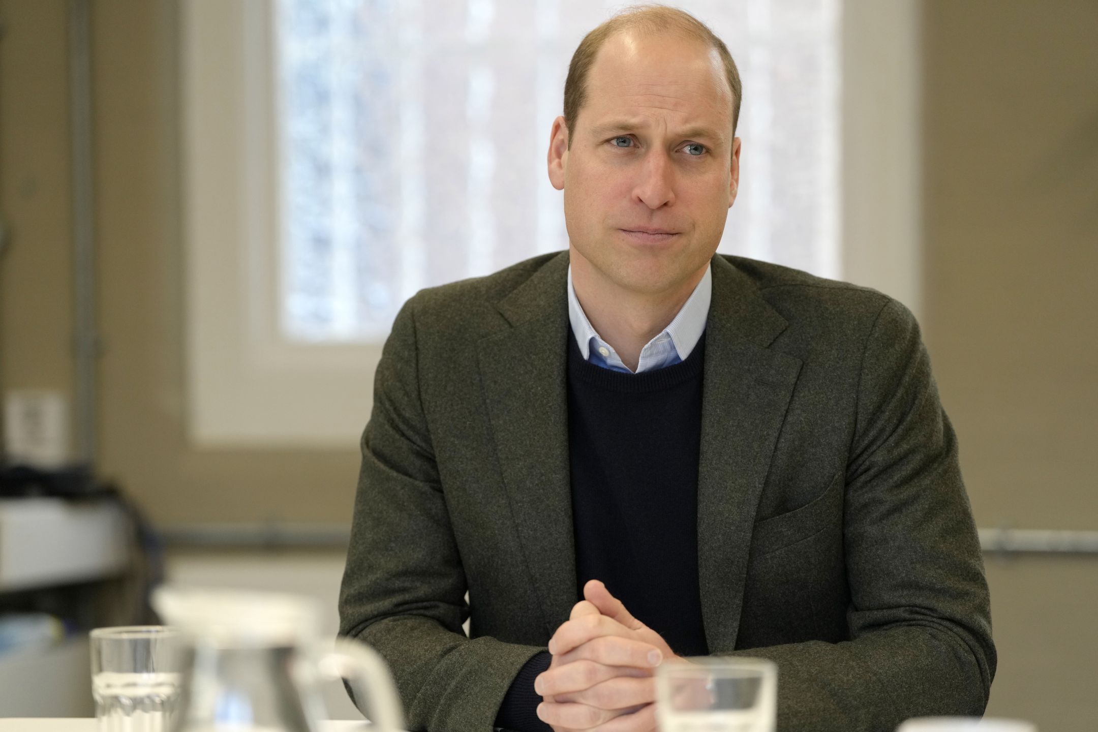 Royalsi tracą na popularności po premierze książki Harry'ego