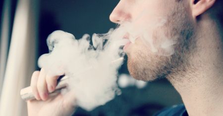 Inteligentny e-papieros pomoże rzucić palenie, a potem całkiem odstawić nikotynę