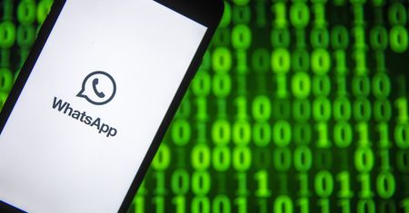 WhatsApp posiada poważną lukę. Wystarczy jedna wiadomość, żeby dostać się do plików