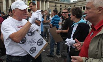 Protest głuchych i niedosłyszących przeszedł ulicami Warszawy