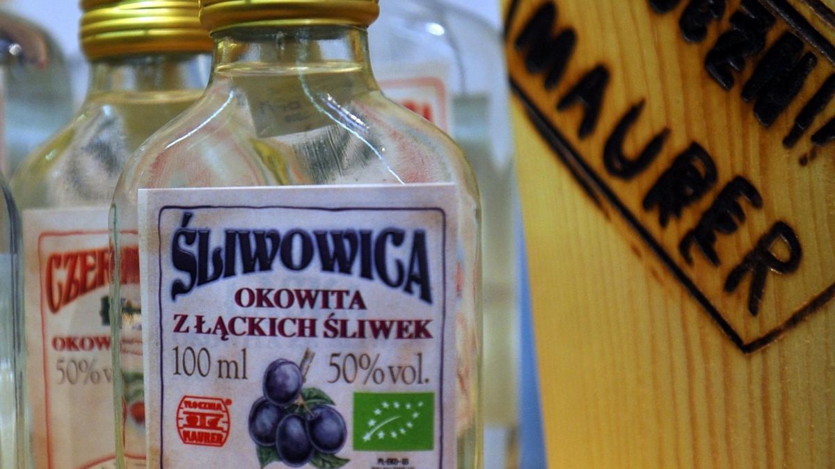 Aby legalnie wprowadzać alkohol do obrotu, trzeba spełnić wiele warunków. Nie ma znaczenia, że to regionalna nalewka, a "wprowadzającym do obrotu" są gospodynie.