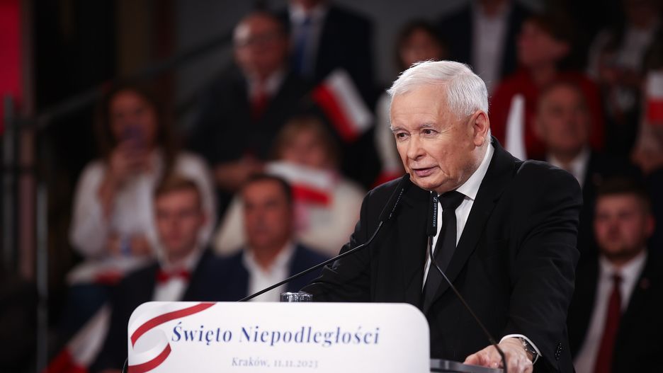 Kraków, 11.11.2023. Prezes PiS Jarosław Kaczyński podczas obchodów Święta Niepodległości w siedzibie KSTG "Sokół" w Krakowie, 11 bm. Przedstawiciele rządu i politycy PiS biorą w Krakowie udział w obchodach Narodowego Święta Niepodległości. (mr) PAP/Łukasz Gągulski