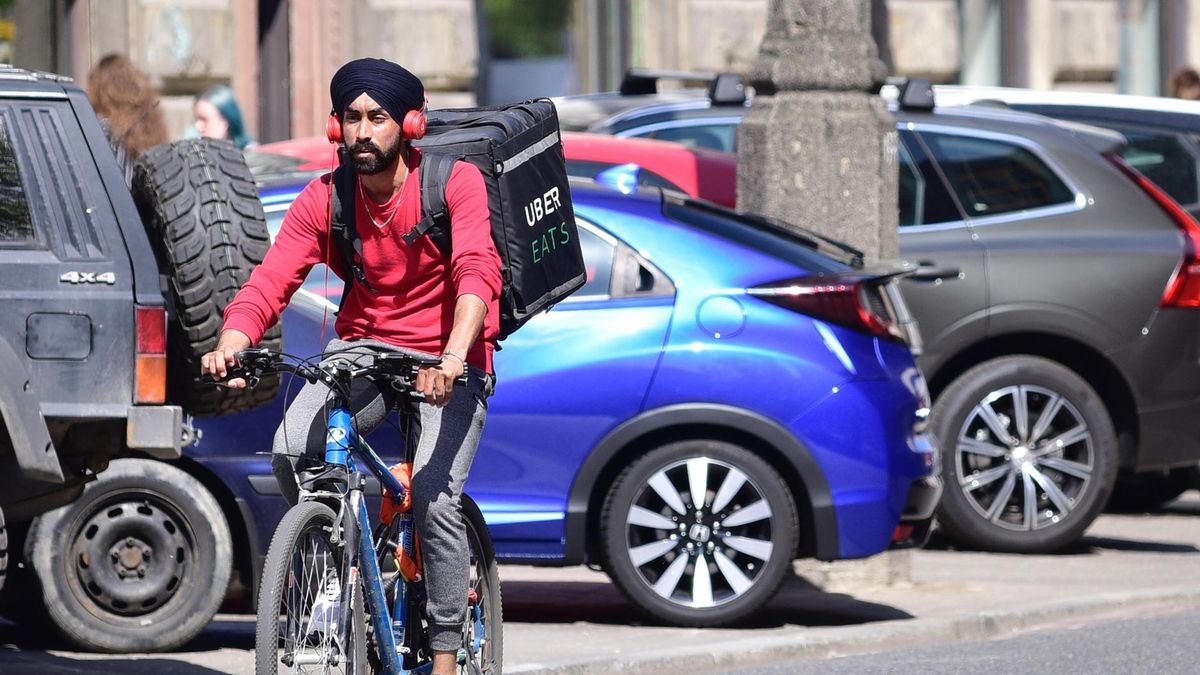 Polskie firmy chcą zatrudniać Azjatów. Nie tylko do rozwożenia jedzenia