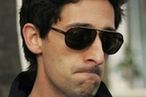 Dzielny kurier Adrien Brody