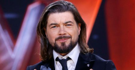 Musi dorabiać poza "The Voice Senior"? Tomasz Szczepanik rozkręca biznes