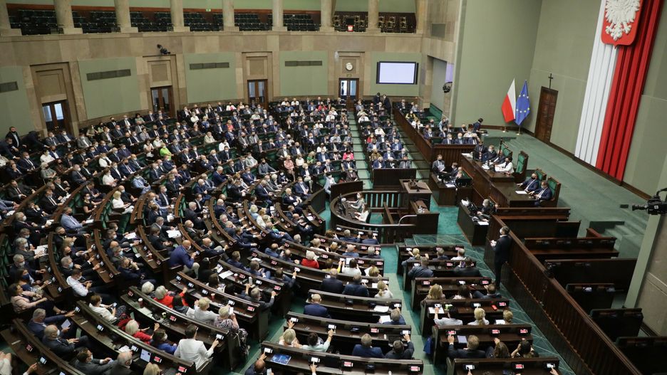 Najnowszy sondaż. Roszady w czołówce sondażu, Hołownia zaliczył spadek 