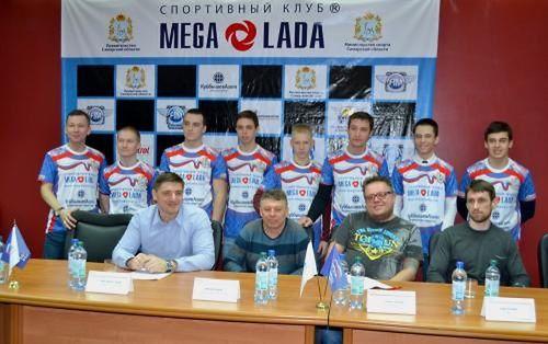 Mega-Łada 2016 (drugi od lewej Witalij Biełousow)