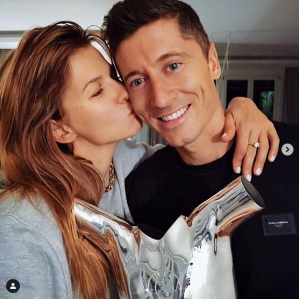 Agata Rubik dyskutuje z internautami pod wpisem Anny Lewandowskiej