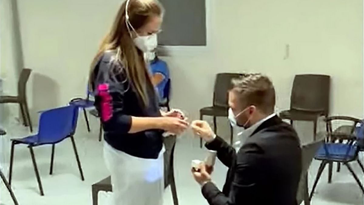 26-latek oświadczył się wybrance w punkcie szczepień na COVID-19