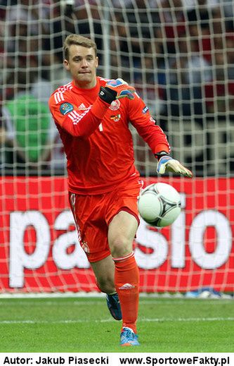 Manuel Neuer ma problemy z ramieniem i będzie walczył z czasem, by zagrać na mundialu