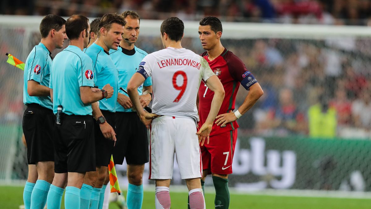Zdjęcie okładkowe artykułu: Newspix / Tomasz Jastrzebowski/Foto Olimpik  / Na zdjęciu: Robert Lewandowski i Cristiano Ronaldo
