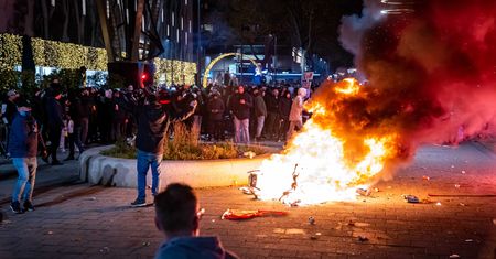 Antyrestrykcyjne demonstracje w Holandii. Policja strzelała do protestujących