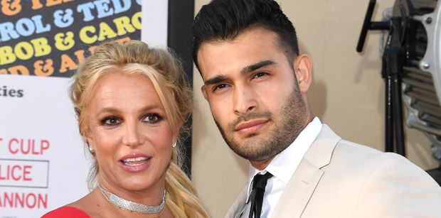 Małżeństwo Britney Spears i Sama Asghari trwało 14 miesięcy. Po sądowej batalii podzielili się opieką nad pięcioma psami