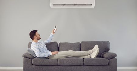 Klimatyzator z funkcją grzania. Sposób na oszczędzanie w chłodne dni