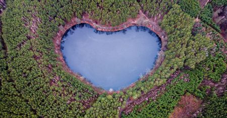 Jeziora w kształcie serca. Te cuda natury są w Polsce