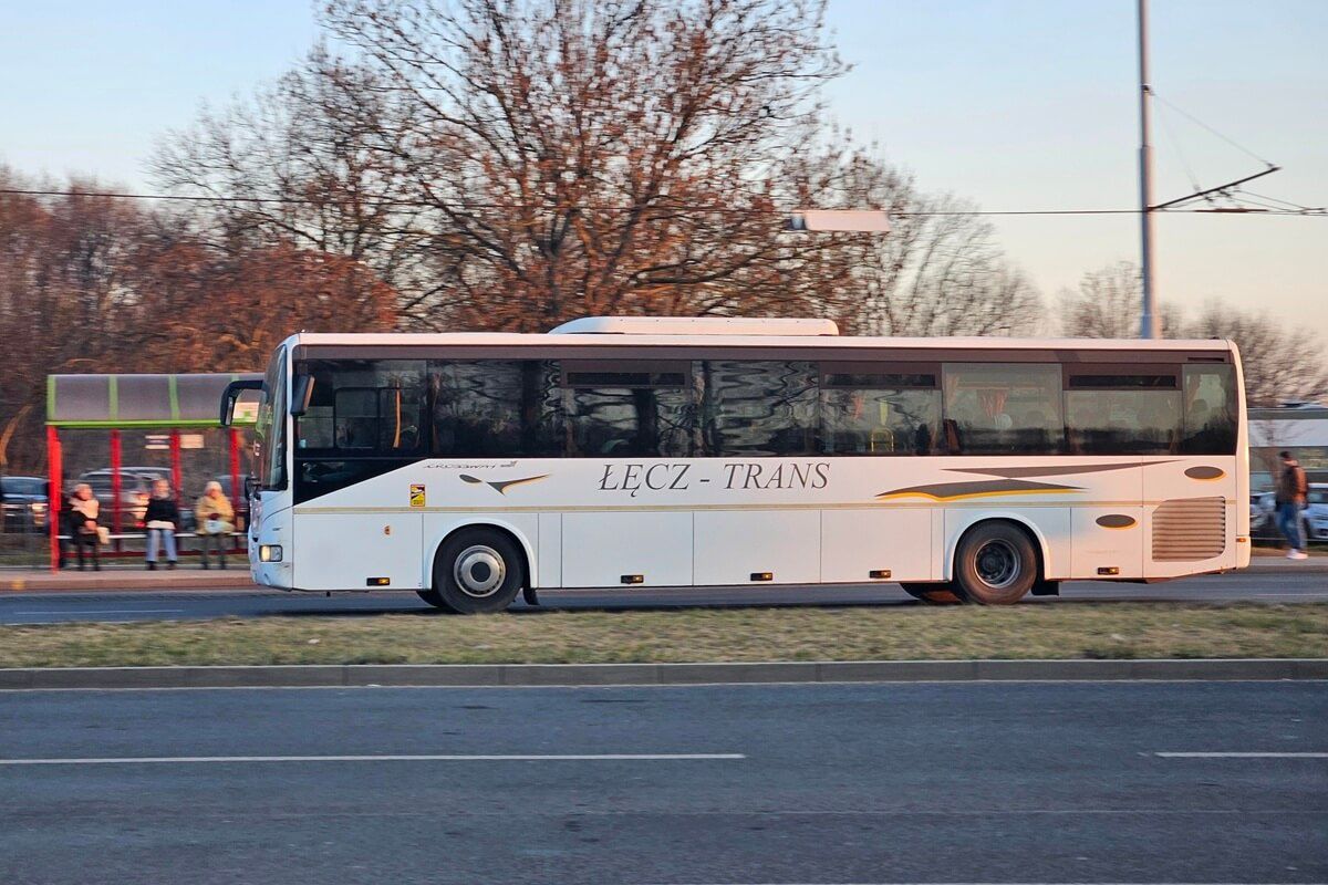 Autobus firmy Łęcz-Trans