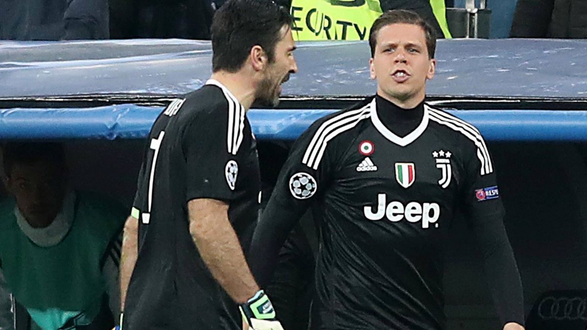 PAP / Acero/AlterPhotos/ABACA / Na zdjęciu: Symboliczna zmiana w Juventusie. Wściekły Buffon schodzi z boiska. Wchodzi pewny siebie Wojciech Szczęsny 