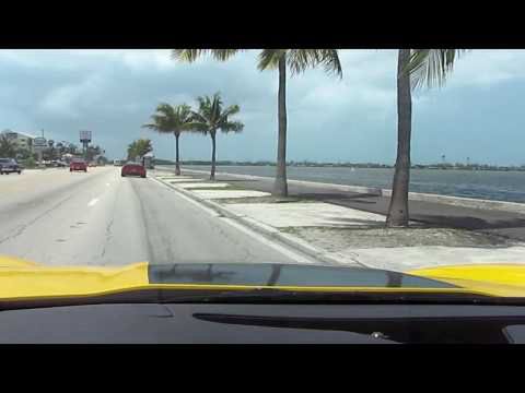 Corvette tonie w oceanie [wideo]