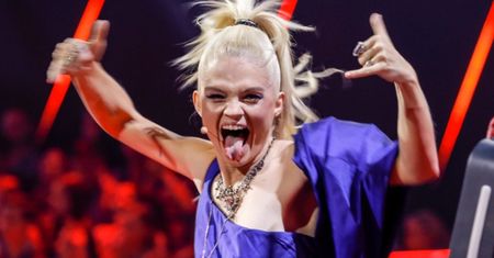Margaret wychodzi na spacer z WORKIEM MARIHUANY: "Jak każda dziewczyna lubię kwiaty"