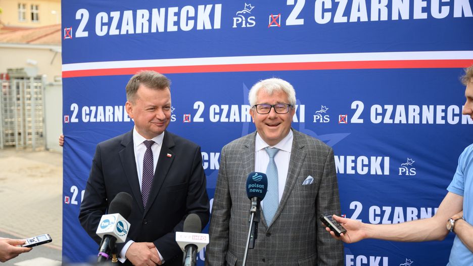 Mariusz Blaszczak, Ryszard Czarnecki
Poznan, 21.05.2024. Kampania wyborcza do Parlamentu Europejskiego 2024. Posel PiS Mariusz Blaszczak (L) i kandydat do PE, europosel Ryszard Czarnecki (P) podczas konferencji prasowej przed siedziba Camp Kosciuszko w Poznaniu, 21 bm. (jm) PAP/Jakub Kaczmarczyk
Jakub Kaczmarczyk
konferencja, pis, polityk polityka, prawo i sprawiedliwosc, eurodeputowanych, europalamentu, europarlamentarnych, europejskie, europosl�w, eurowybory, kampania, kondydata, kondydature, PE, polityk, polityka, prasowa, transparent, UE, wizyta krajowa, wybor�w, wybory