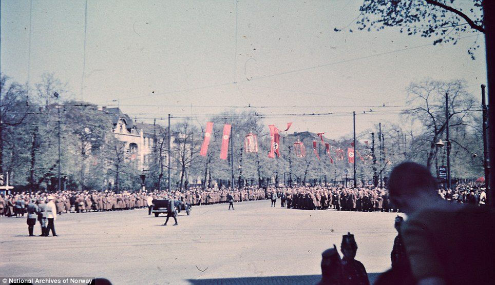 Pogodna, kolorowa wiosna 1937 roku w Berlinie. Ulice pełne swastyk, żołnierzy i... spokoju 23
