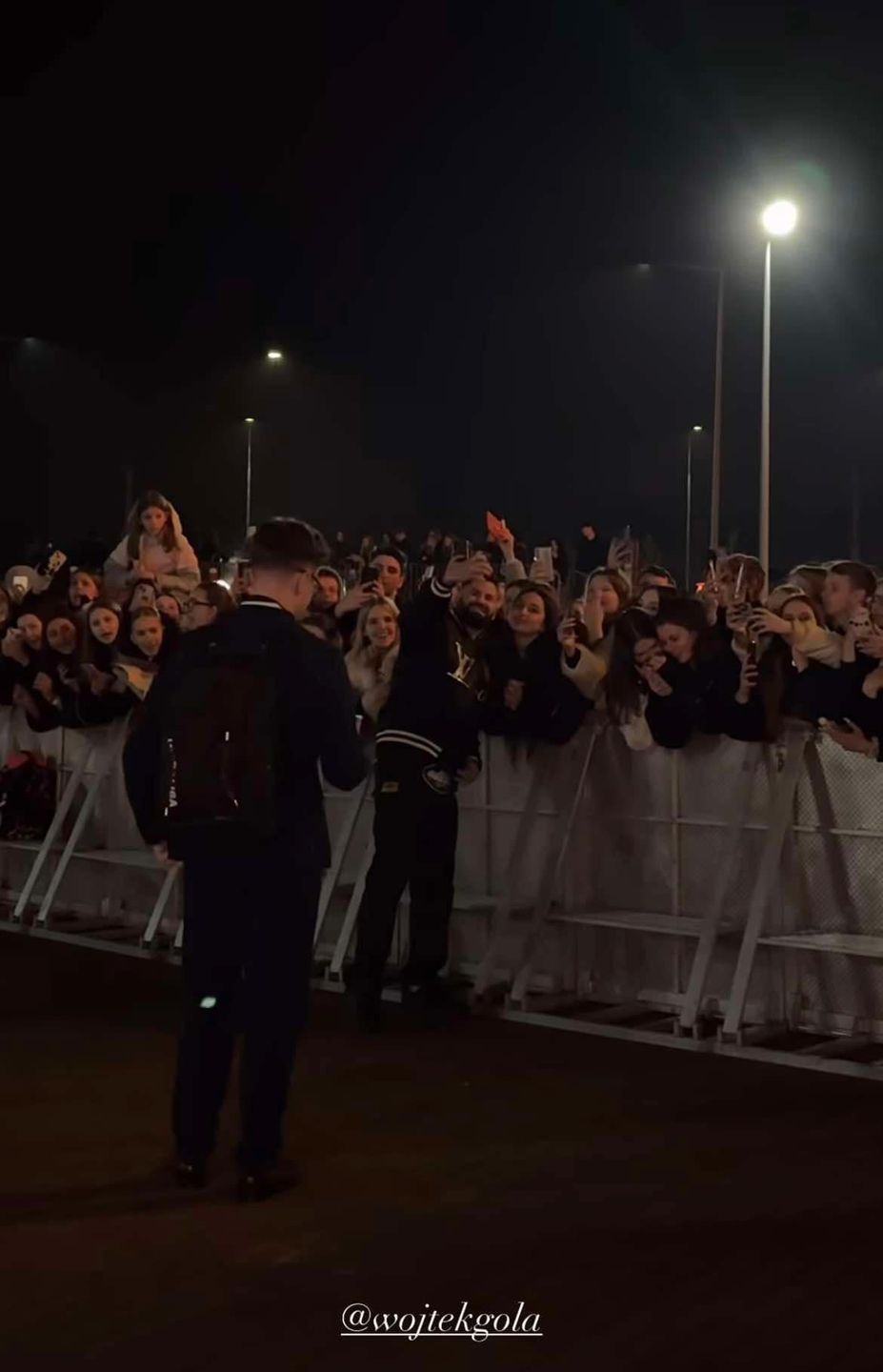 Szał przed premierą filmu influencerów. Fani rzucili się na Golę