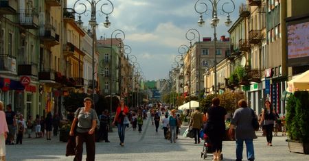 Brak łazienki, lodówki czy pralki. Z takimi problemami borykają się polskie rodziny