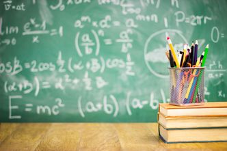 Warszawa wyda 200 mln zł więcej na oświatę. Będą podwyżki o 300 zł dla pracowników szkół