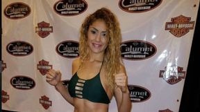 Piękna Pearl Gonzalez dołącza do Invicta FC. Wcześniej miała problem z implantami piersi