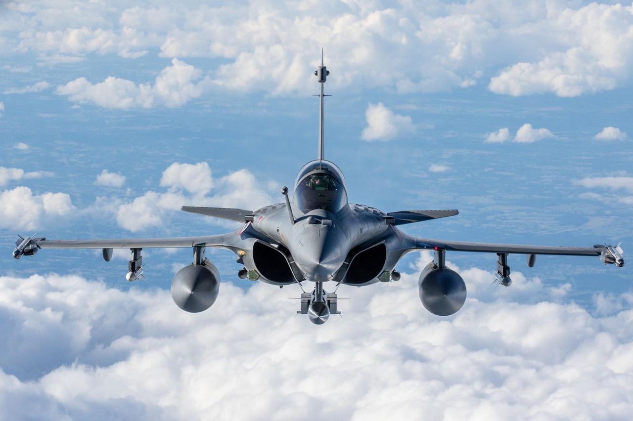 A Rafale aircraft with an ASMP-A missile under the fuselage