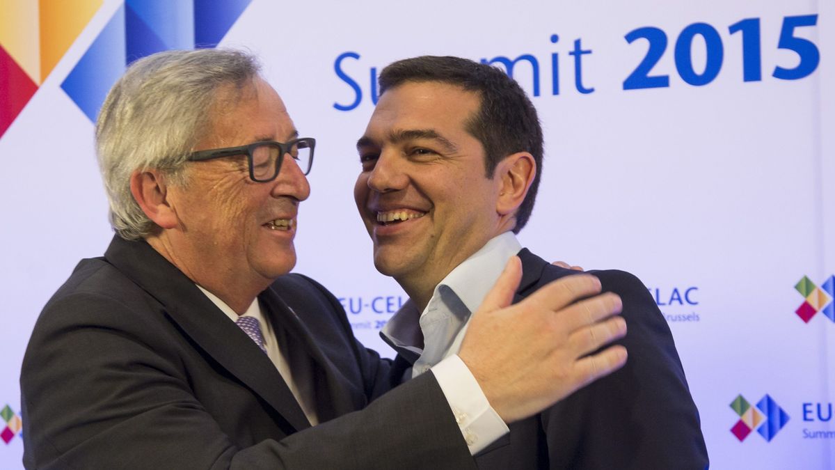 z lewej Jean-Claude Juncker, z prawej Aleksis Cipras