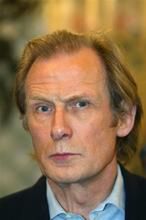 Bill Nighy nosi insygnia śmierci