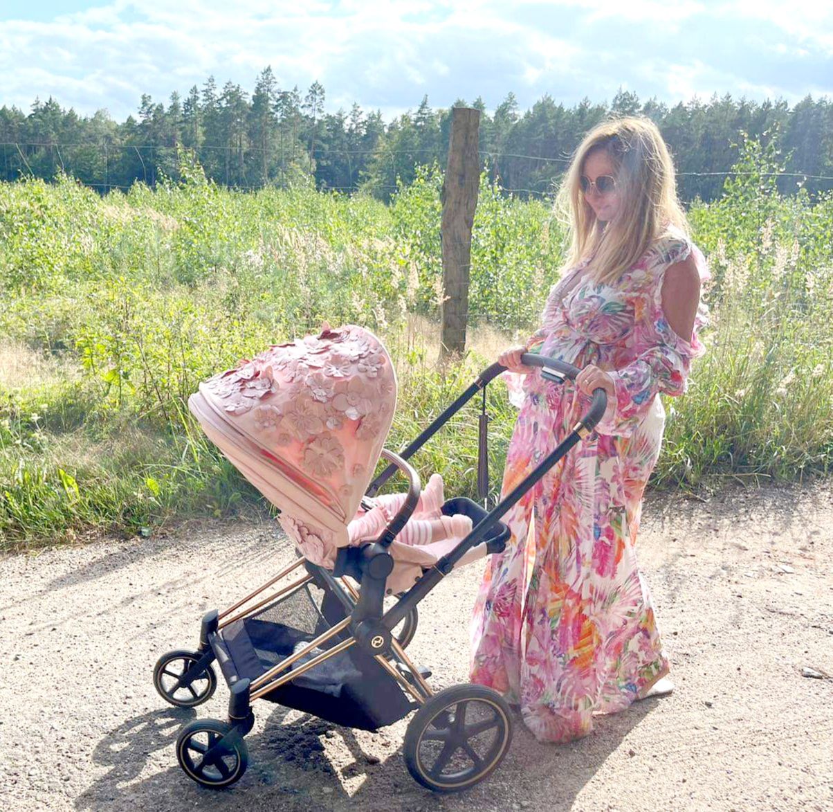 Joanna Kurska z córką na spacerze