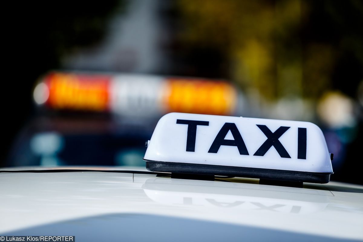Pijany taksówkarz wiózł dwóch pasażerów. Doszło do wypadku