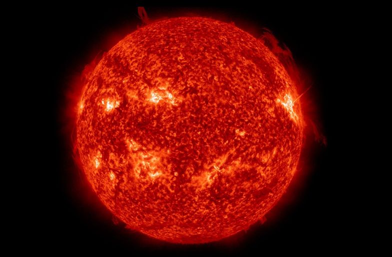 Ogromny wybuch na Słońcu. Chmura plazmy zbliża się w kierunku Ziemi