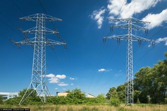 Masz działkę ze słupem energetycznym? Możesz liczyć na pieniądze