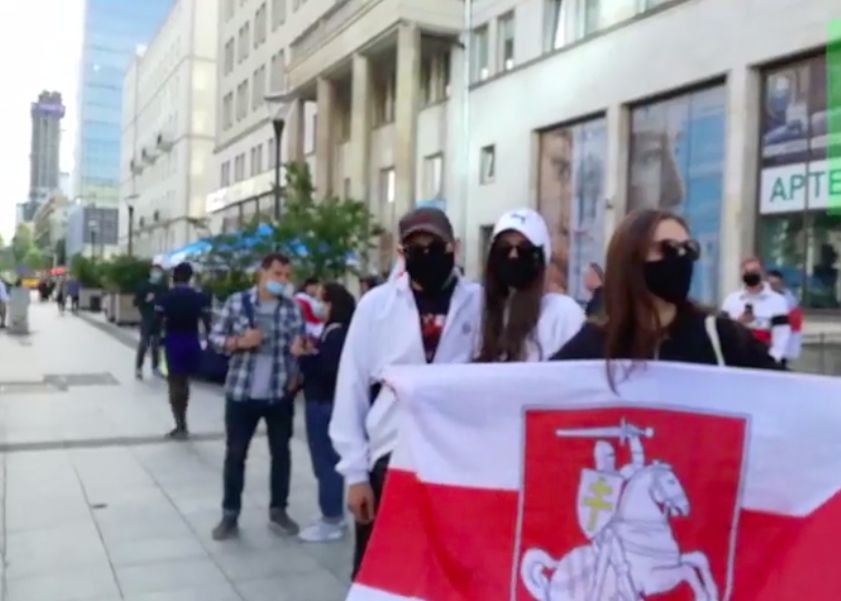 Warszawa. Na Świętokrzyskiej, pod siedzibą przedstawicielstwa Komisji Europejskiej rozpoczął się w środę  protest głodowy. Uczestniczą w nim dwie młode Białorusinki, wkrótce dołączą następne osoby