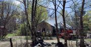 Pożar budynku pod Warszawą. Na miejscu działa 6 zastępów straży pożarnej