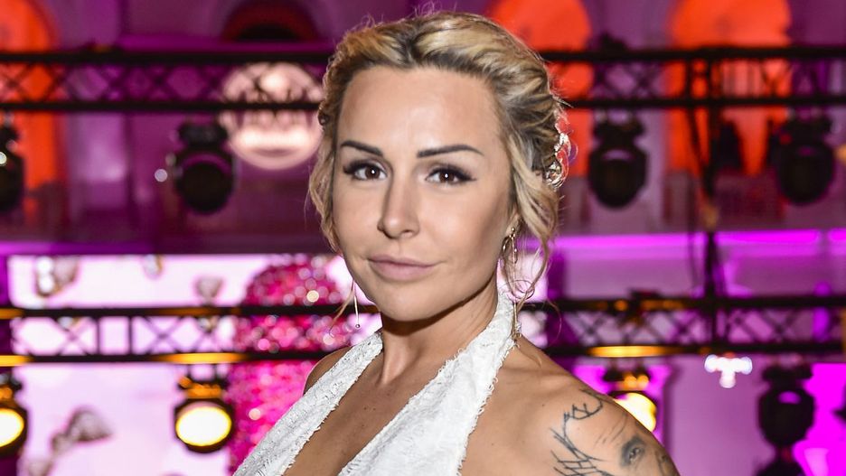 kreski eyelinerem, makijaż, makijaż różowy, Szósta edycja Magnum Fashion Show, Magnum, lody Magnum, Magnum Fashion Show, Magnum Fashion Show 2019