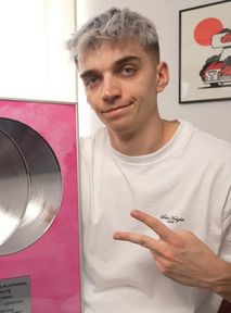 Influencer ukradł statuetkę Genzie. Co muszą zrobić, żeby ją odzyskać?