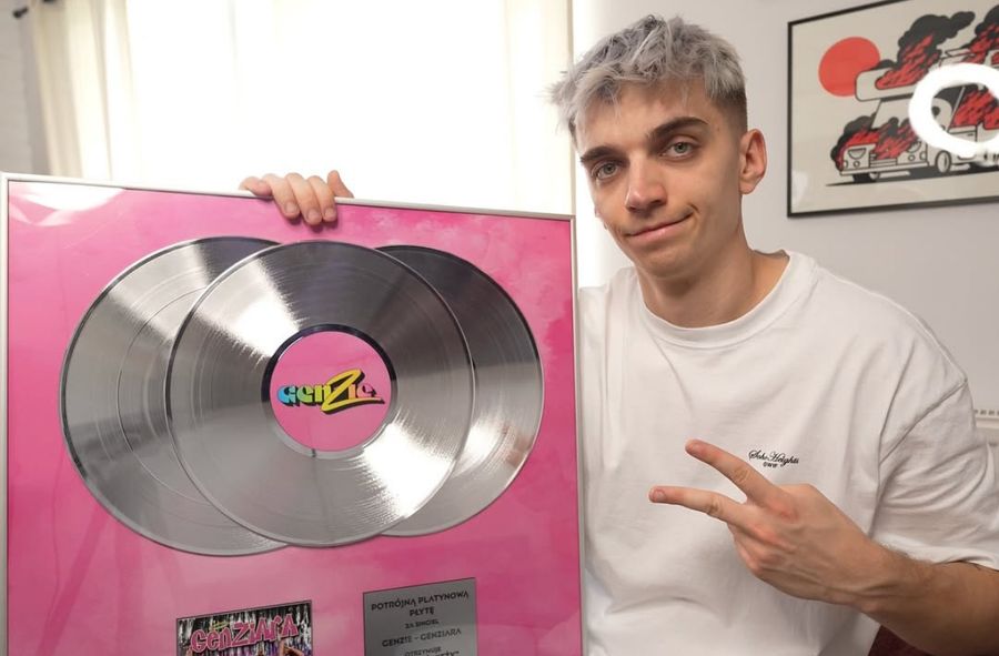 Influencer ukradł statuetkę Genzie
