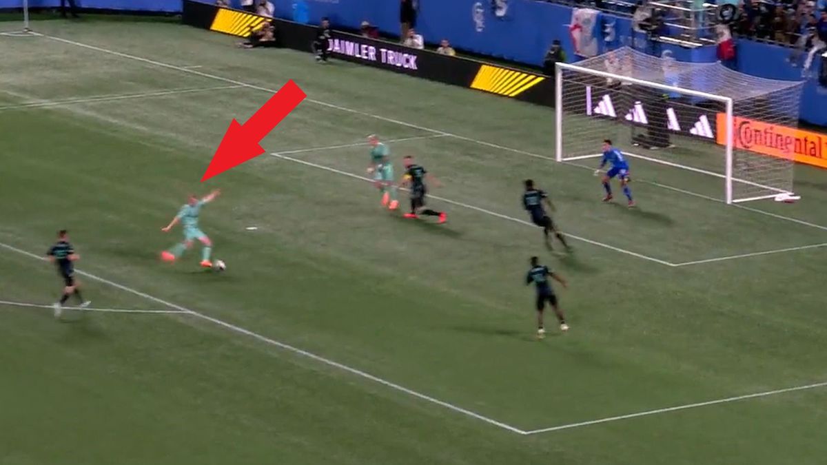 Twitter / MLS / Na zdjęciu: bramka Karola Świderskiego (Charlotte FC) w meczu z Columbus Crew