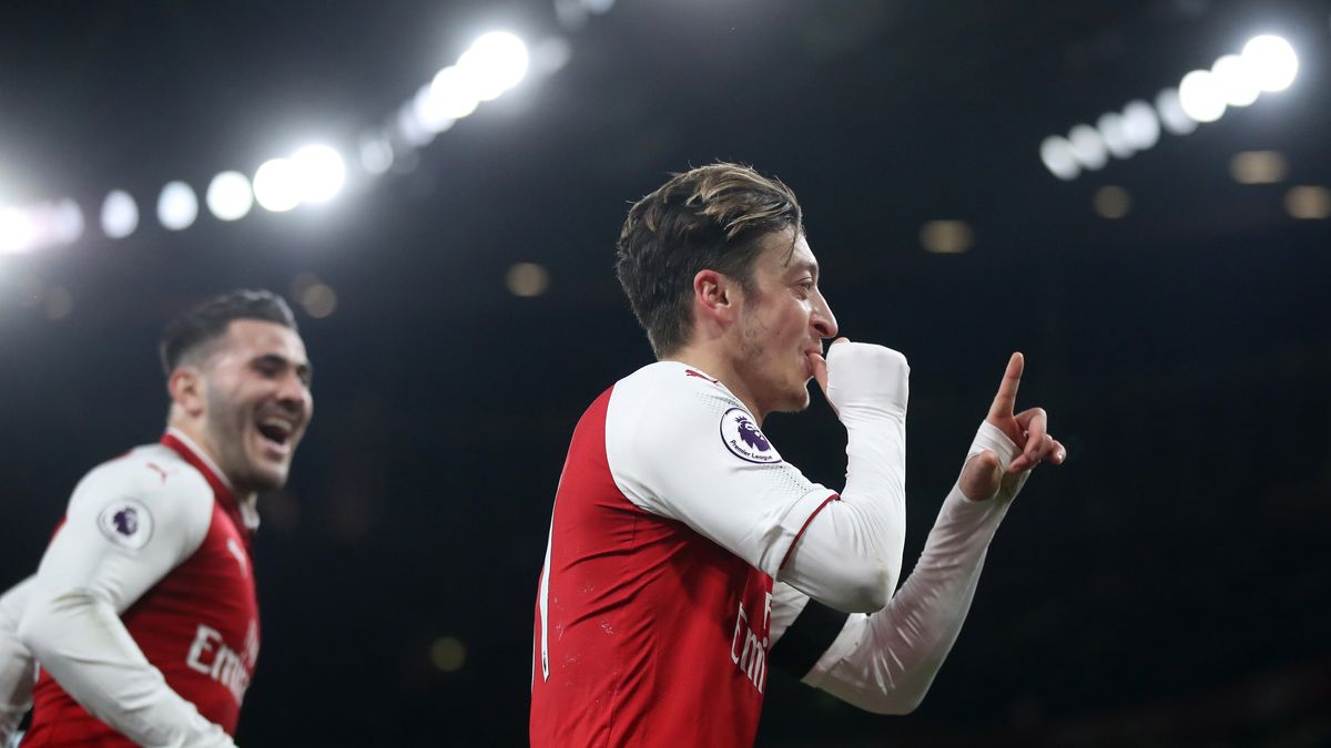 Zdjęcie okładkowe artykułu: Getty Images / Julian Finney / Mesut Oezil (Arsenal FC) cieszy się ze strzelonego gola